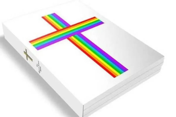 A primeira “Bíblia Gay” Chega ao mercado
