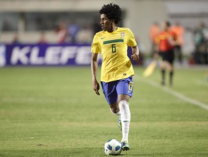 Cortez de órfão a lateral da seleção brasileira
